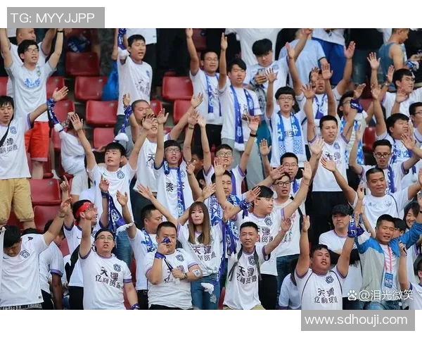 中国女明星与足球明星首次见面激动不已现场气氛热烈引发粉丝热议 中国女明星与足球明星首次见面激动不已现场气氛热烈引发粉丝热议