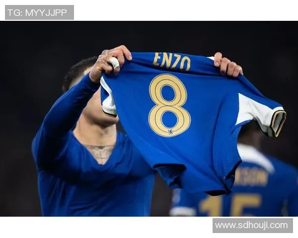 足球明星28号球衣背后的故事与传奇时刻揭秘 足球明星28号球衣背后的故事与传奇时刻揭秘