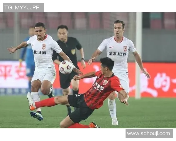 赛后复盘:广州篮球队与西安篮球队的战术灵活性与应变能力分析 赛后复盘:广州篮球队与西安篮球队的战术灵活性与应变能力分析