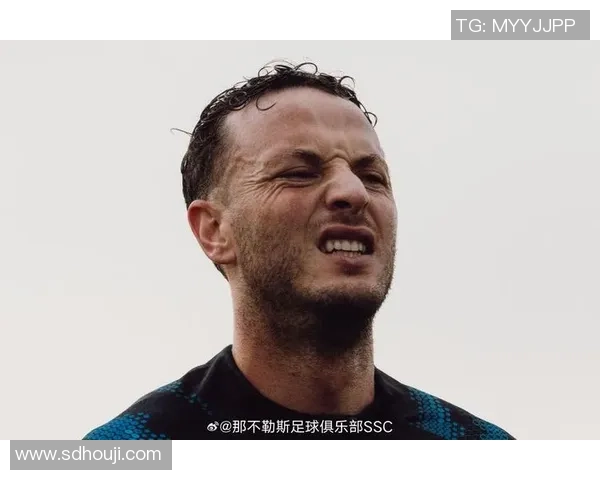 足球明星肥胖变化对比图集展现运动员的身材转变与健康挑战